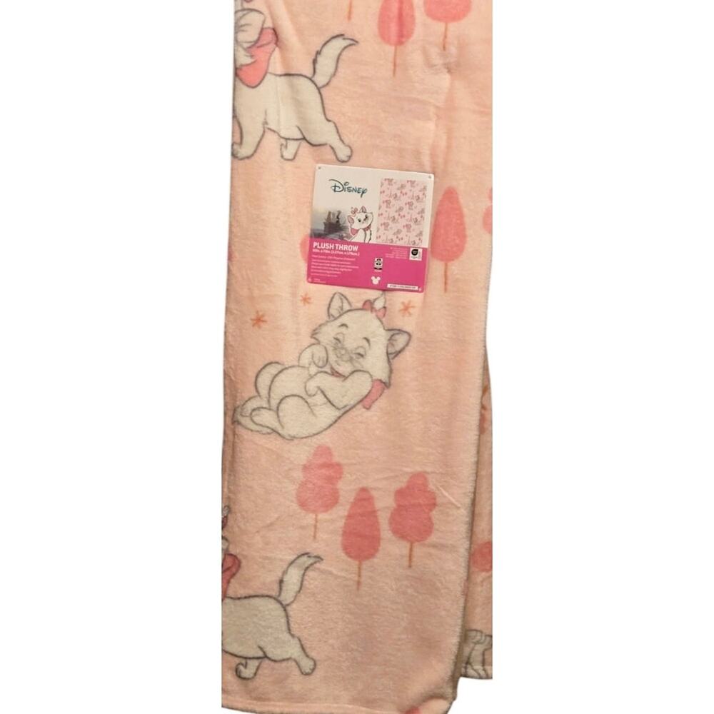 Marie from Aristocats soft adorable pink throw 50 x 70